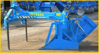Plough with hydraulic shifting