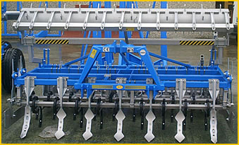 Combined carried or towed harrows